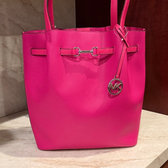 Michael Kors Handbags - Michael Kors NWT Fuchsia Carson Pebbled Leather Tote Bag